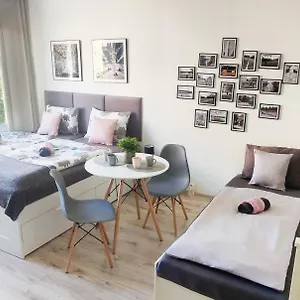 King Size Sunny 19 Minutes To Center Apartament Praga