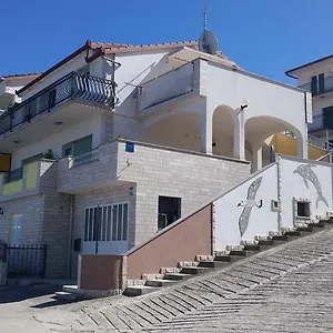 Karmen Trogir