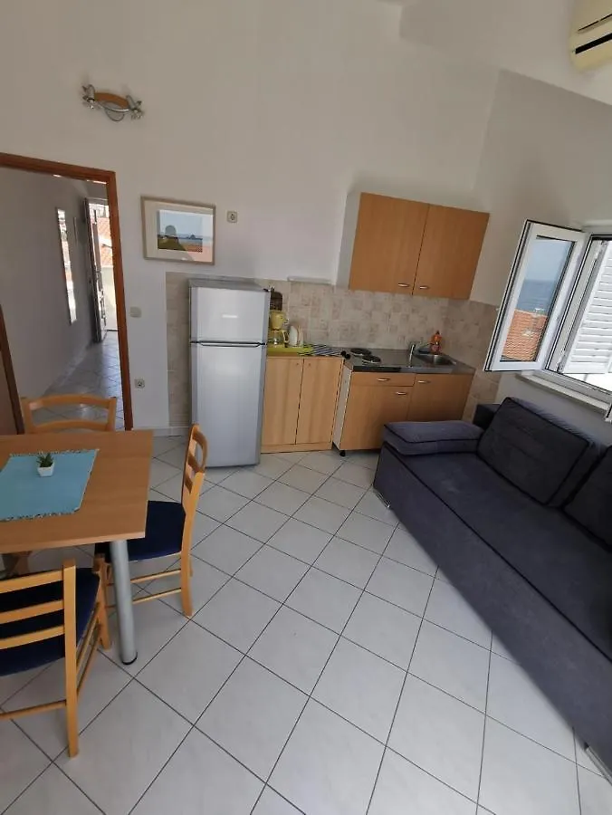 Apartments Vito Trogir 0*,
