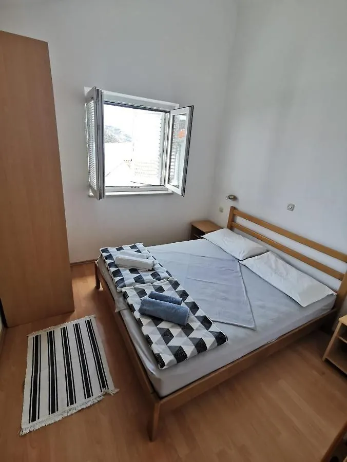 Apartments Vito Trogir 0*,